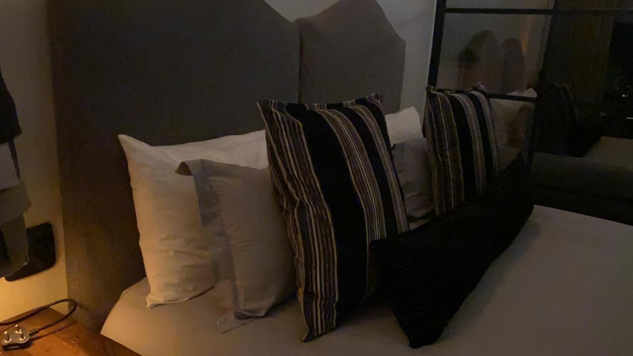 Four20 Bespoke Hotel Йоханнесбург Экстерьер фото